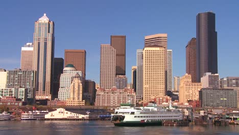 La-Ciudad-De-Seattle-Vista-Desde-El-Ferry-Acercándose-A-2