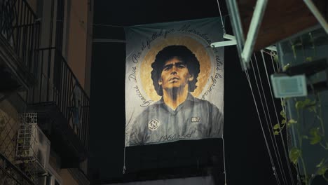 Maradona-Memorial-Banner-in-Naples-Alley,-Italy