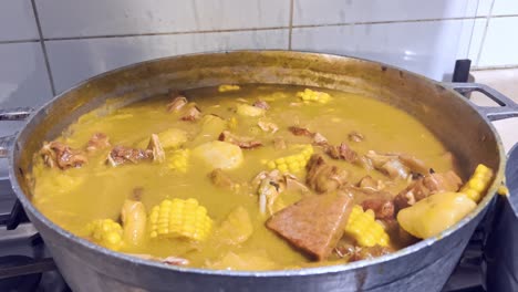 Traditionelles-Dominikanisches-Kreolisches-Essen-Namens-Sancocho