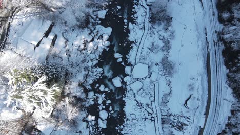 Manali-covered-in-snow-in-himalays