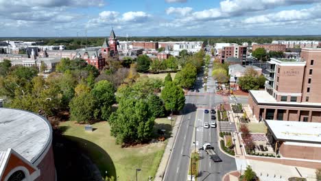 Luftaufnahme-Von-Kastanienbraunem-Alabama-Im-Herbst