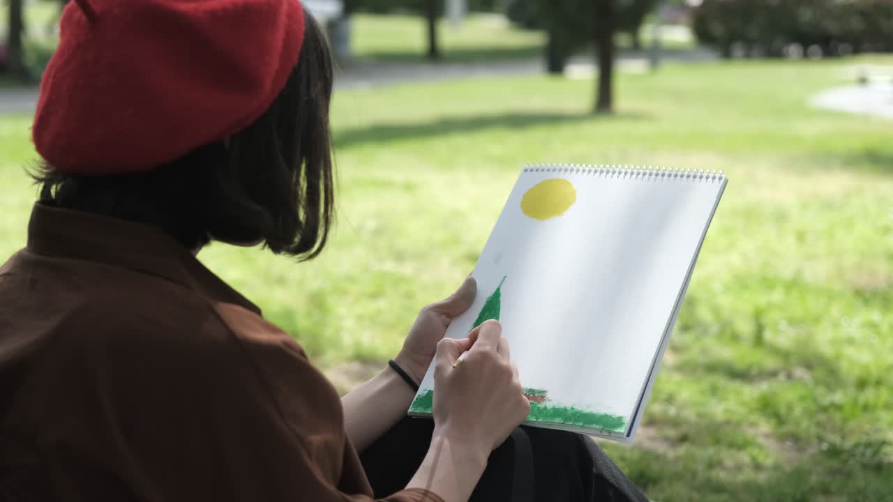 Ragazza disegno su tela