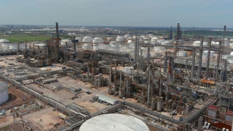 Aerial-view-of-refinery-plant-in-Houston,-Texas