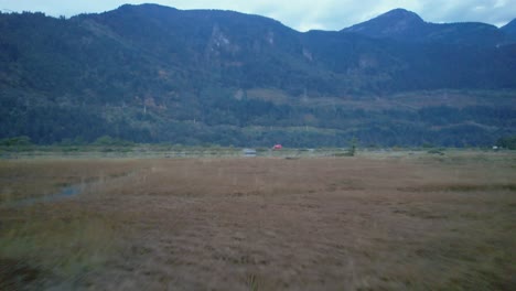 Madre-Tierra-Canadá-Paisaje-Naturaleza-No-Contaminada-Drone-Volar-Sobre-Squamish-Escupir-área-De-Conservación