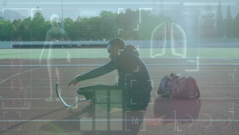 animación del procesamiento de datos digitales sobre un atleta masculino discapacitado con cuchillas de correr en la pista de carreras