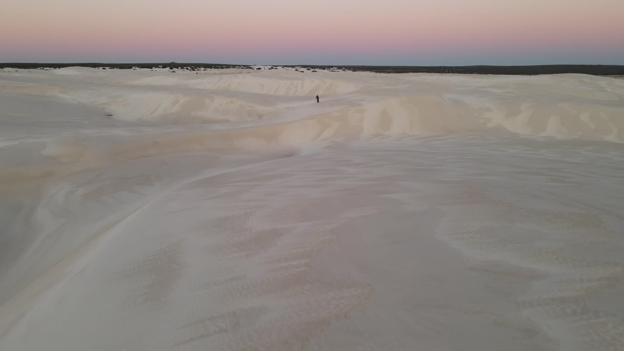 드론 으로 해 가 지는 곳 의 사막 사진