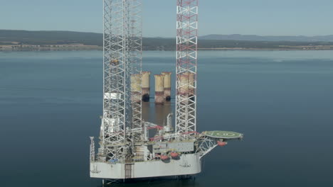 offshore drilling rig in the ocean