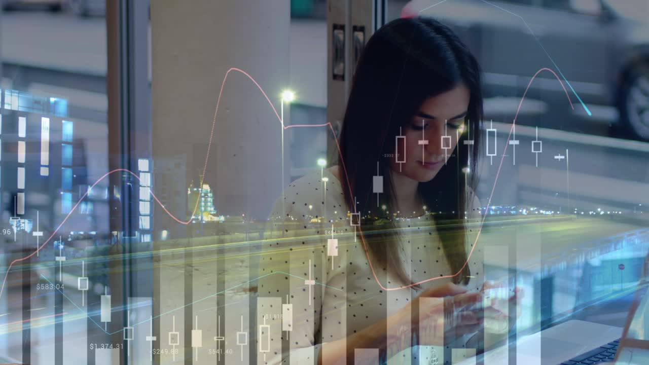 animación de estadísticas y procesamiento de datos sobre mujeres de negocios que usan teléfonos inteligentes