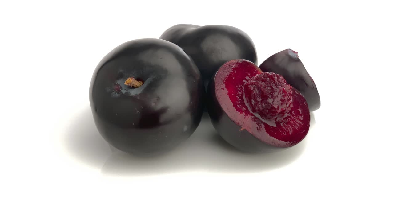 ciruela redonda azul