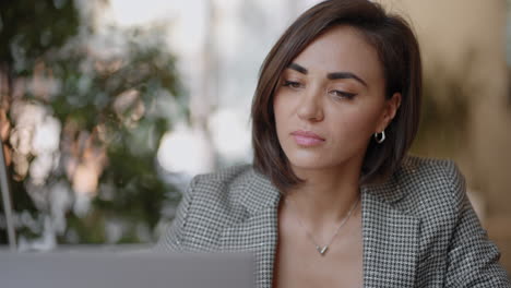 Portrait-of-ambitious-muslim-business-woman-working-with-laptop-indoors-at-home-concentrated-on-modern-technology.-Indian-businesswoman-working-on-laptop-sit-at-workplace-at-home-or-office-room