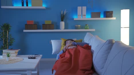 el hombre que no puede dormir por la noche. problema de sueño.
