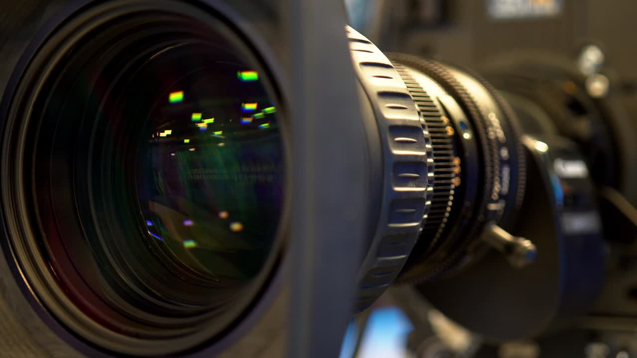 Video camera - using the Zoom and Focus