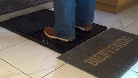 restaurant bar sanitizing mat client enter slow motion bienvenido spanish