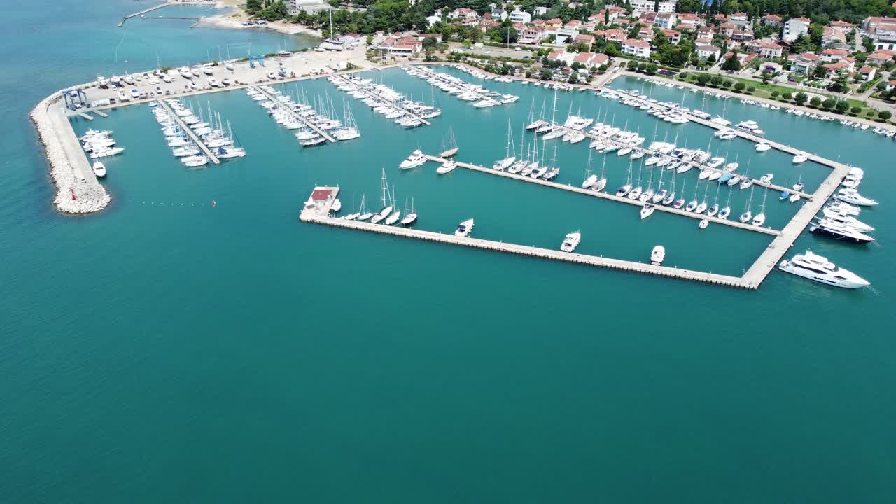 дрон-запись порта умаг в хорватии, европа