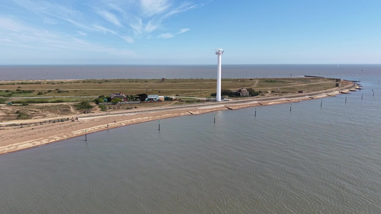 Torre radar Landguard Point Felixstowe Regno Unito, ripresa aerea panoramica con drone.