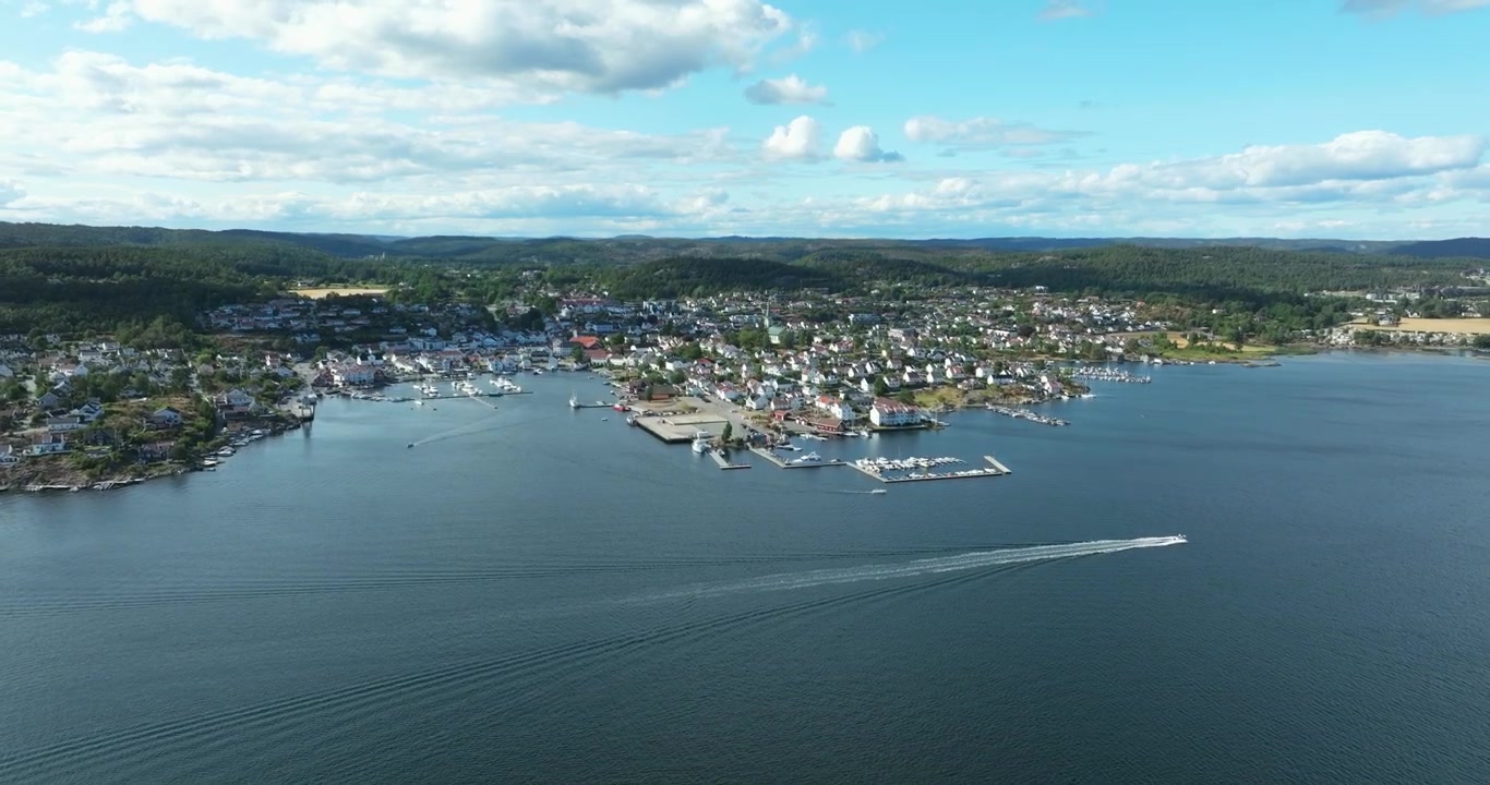 Vista aerea della città costiera di Lillesand, lungomare della Norvegia.
