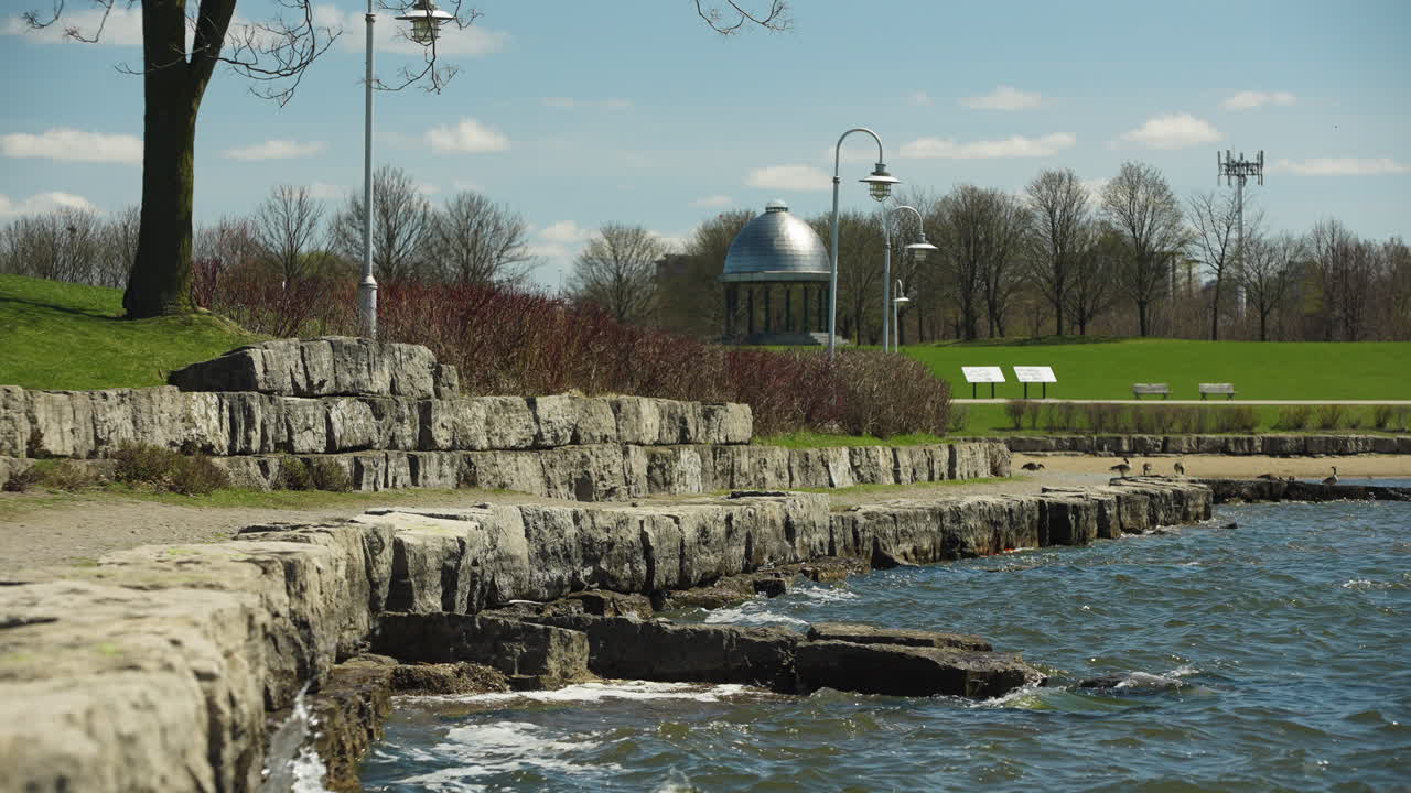 Bayfront Park Shore With Argyll And Sutherland Highlanders Memorial Pavilion In Hamilton, Ontario, Canada. - wide shot
