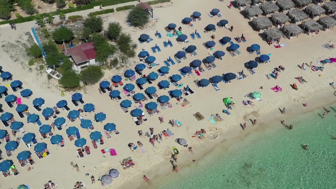 Ripresa aerea della spiaggia di Ayia Napa.