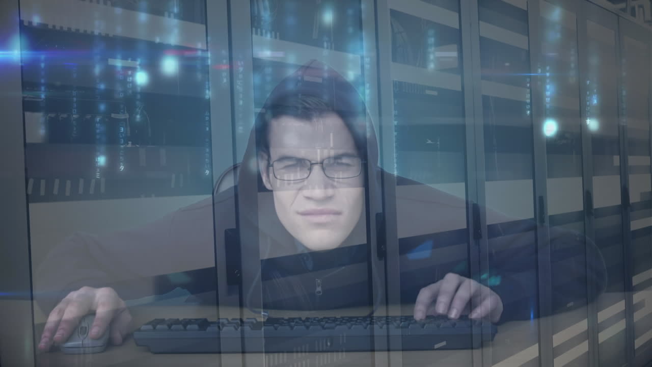 animación de hombre encapuchado pirateando computadora