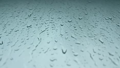gotas de lluvia cayendo sobre una ventana