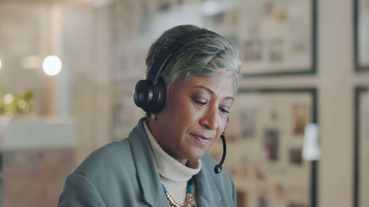 Customer support, senior face