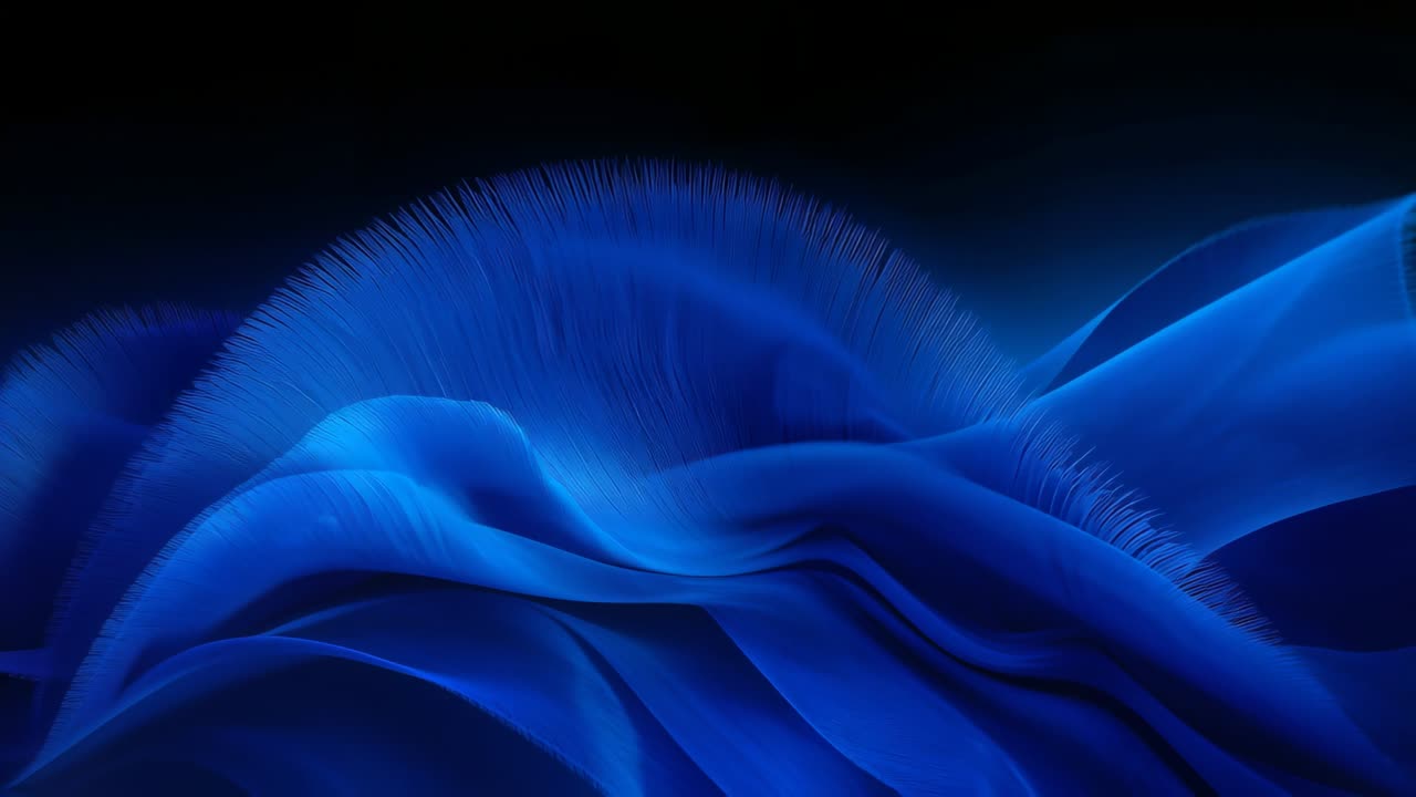 Organismi bioluminescenti pulsanti che reagiscono a una corrente sottomarina nell'oceano profondo, creando uno spettacolo etereo.