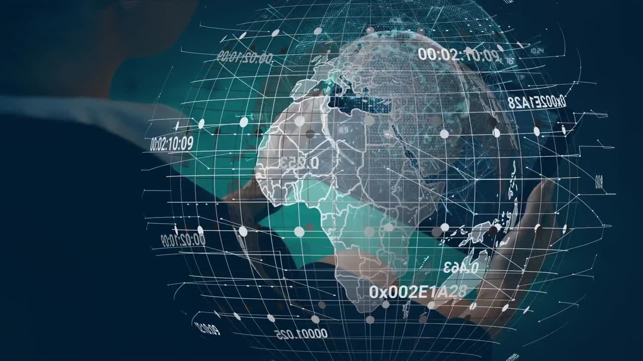 태블릿을 사용하는 코카시안 사업가 여성에 대한 데이터 처리와 함께 지구의 애니메이션