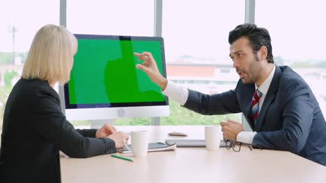 Business-people-in-the-conference-room-with-green-screen