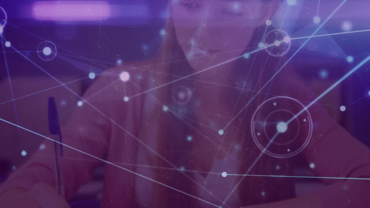 Animation af netværk af forbindelser med databehandling over en kaukasisk skolepige