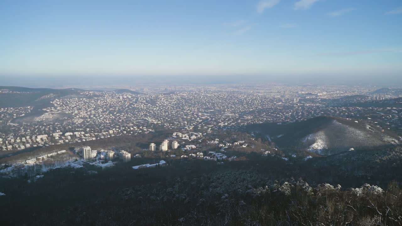 다른 관점에서 높은 풍경을 둘러보는 자노스 언덕의 엘리자베스 전망대