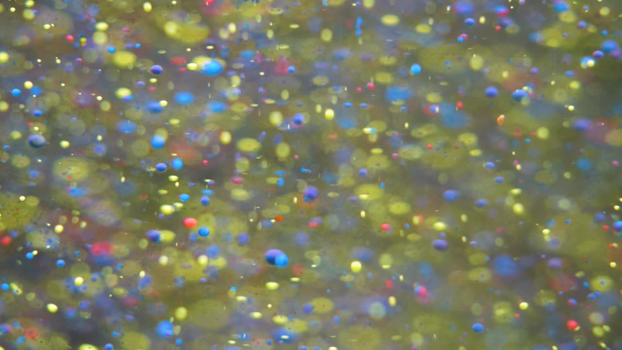 느린 움직임 밝은 색상 거품 오일 아름다운 페인트 우주 색상 움직이는 다채로운 클로즈업 아크릴 페인트 환상적인 표면 추상적인 다채로운 페인트 변형 구조 다채로운 거품