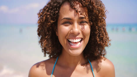Laughing-woman-at-the-ocean