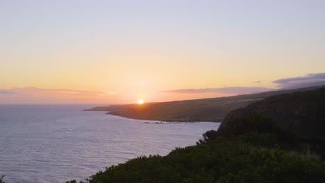 Hawaiianischer-Sonnenuntergang-Und-Luftaufnahme-Der-Insel-Maui