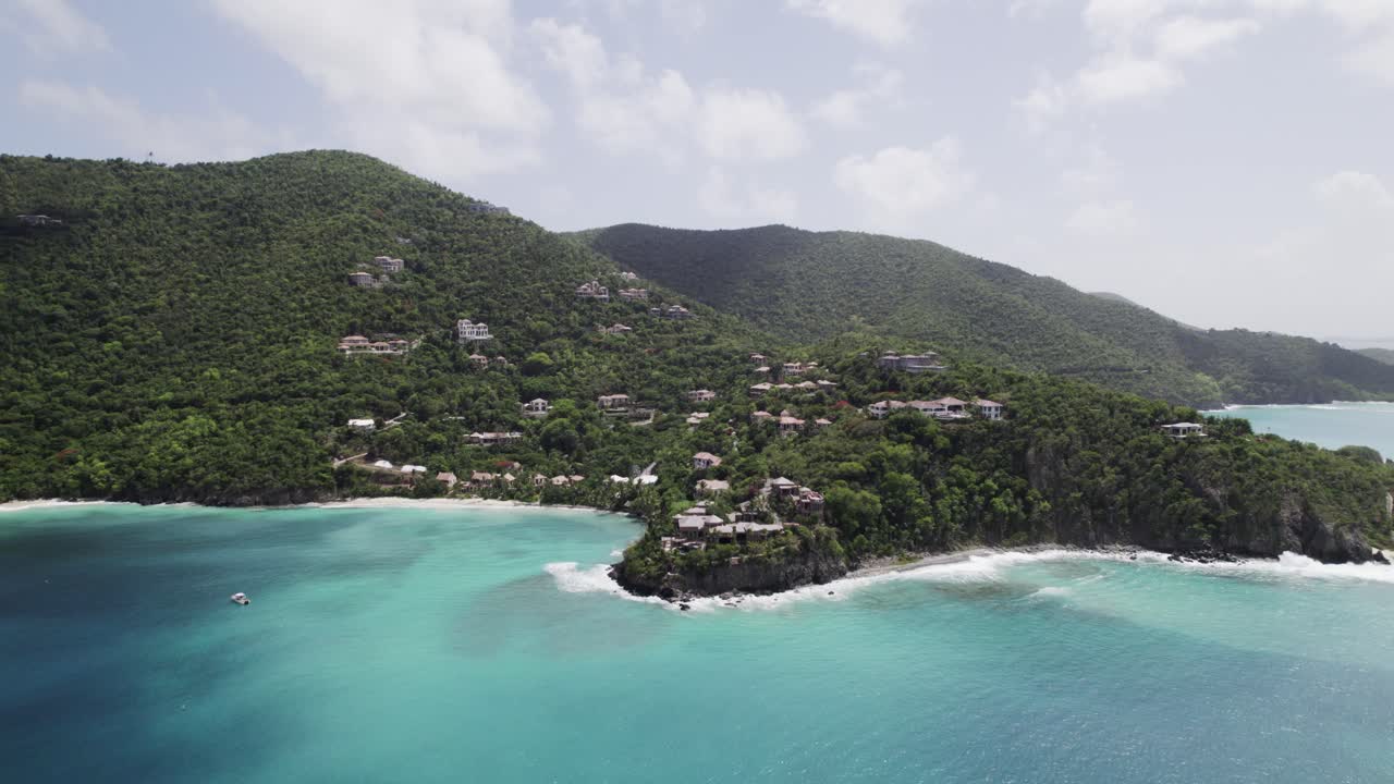 vista aérea tentadora dando vueltas alrededor de st