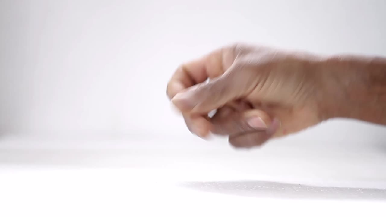 hacer clic en los dedos con el fondo blanco metrajes