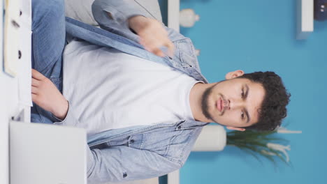 Vertical video of The man with the problem of forgetfulness.
