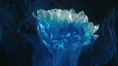 arte de la flor de tinta fantasma de la niebla azul pétalos de movimiento
