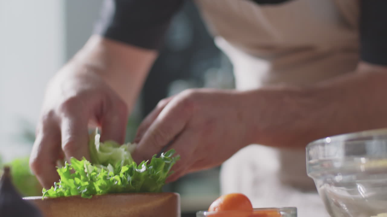 이 러드를 준비하고 있다