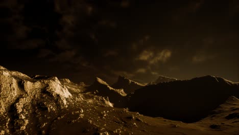 nubes oscuras sobre el valle volcánico con hierba y rocas