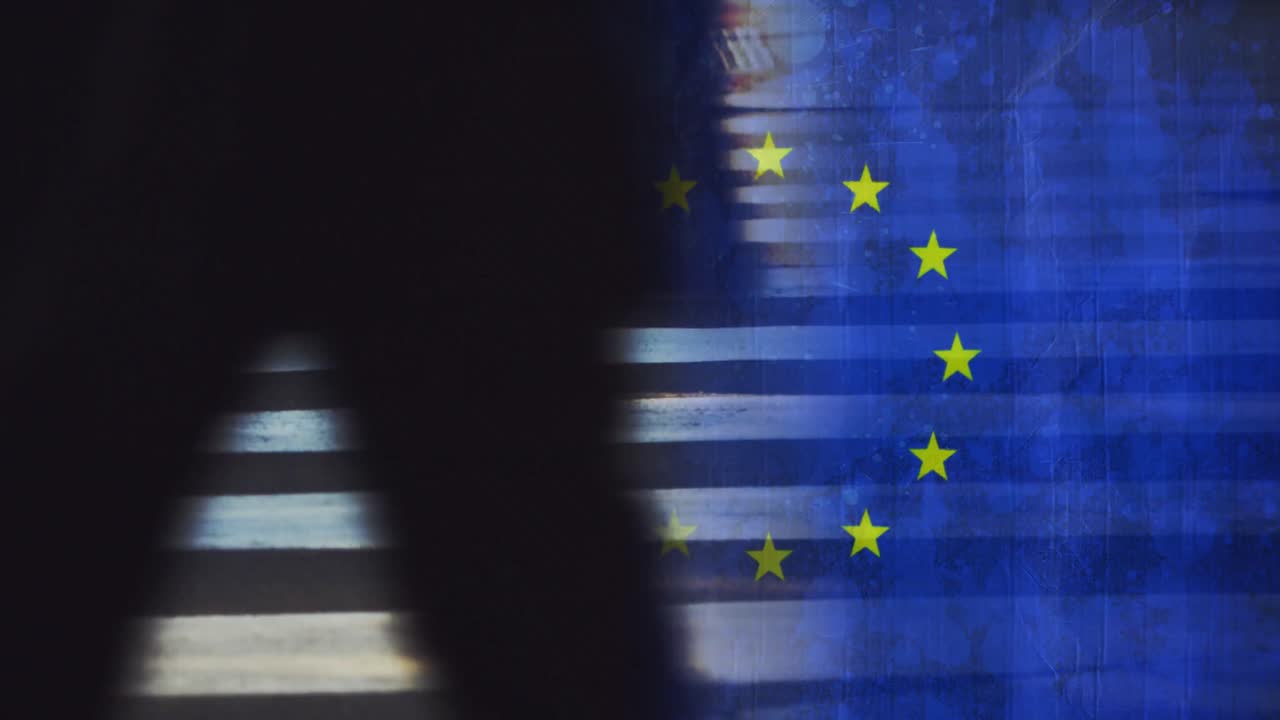 Video persone che attraversano la strada
