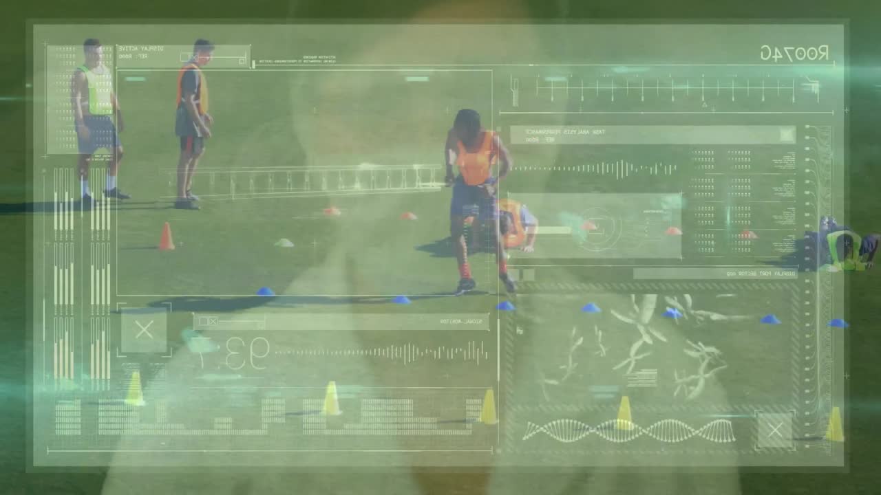 jugadores de fútbol haciendo ejercicio en un campo en un día soleado, seguidos por un científico usando una interfaz tecnológica.