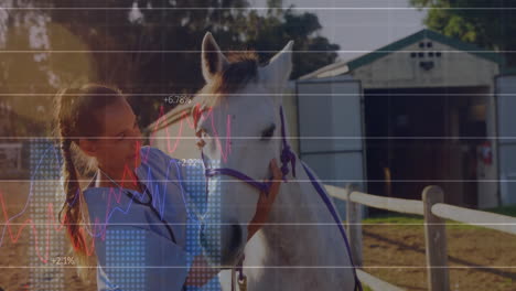 animación de procesamiento de datos financieros sobre mujer caucásica con caballo