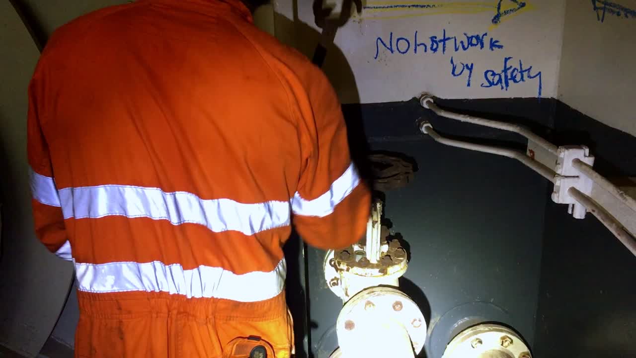 válvula de apertura del ingeniero