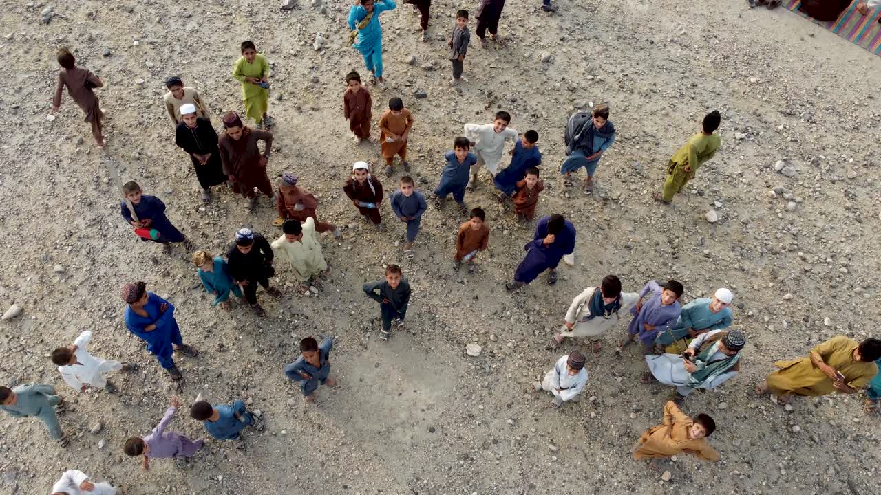 глаза в небо.