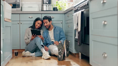 casa nueva, renovación y pareja con digital