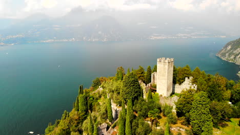 Drone-shot-of-Castello-di-Vezio-tower-in-Varenna,-Italy