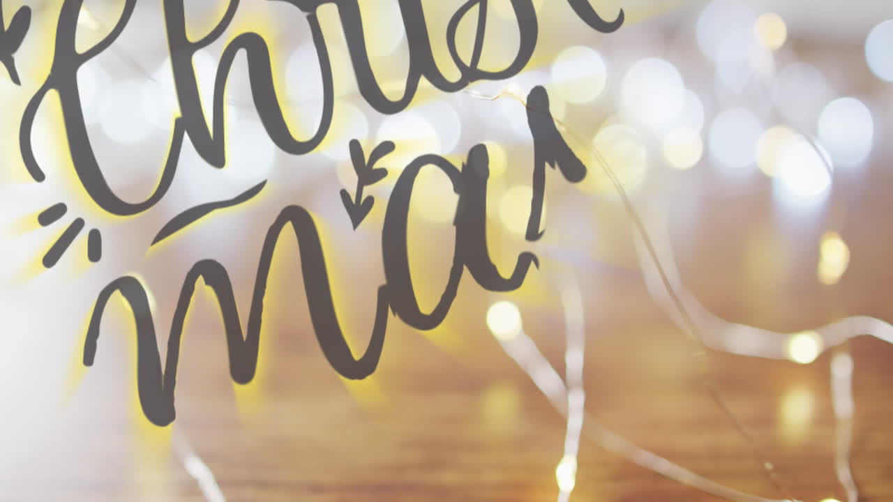 animation des frohen weihnachtstextes über weihnachtsdekorationen