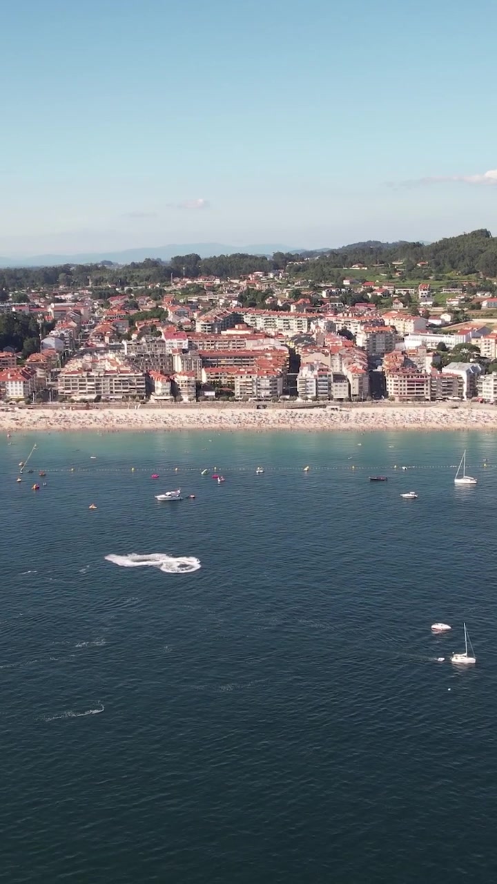 Vista aerea della splendida città costiera di Sanxenxo in Galizia, Spagna.