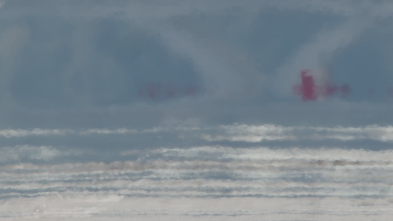 비행기 바 ⁇ 가 활주로에 착륙하는 클로즈업