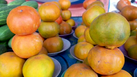 Pile-stacks-of-freshly-picked-oranges-at-the-local-fruit-and-vegetable-market-on-tropical-island-Timor-Leste,-South-East-Asia